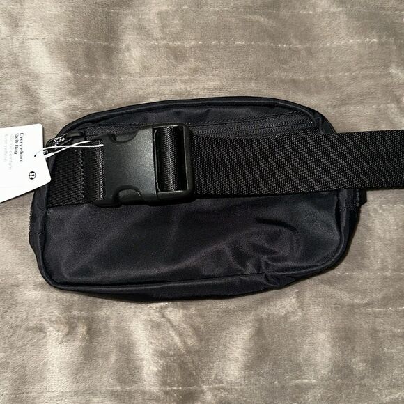 lululemon 1L Black Everywhere Belt Bag Fanny Pack Water Repellent Black Logo - Picture 12 of 13